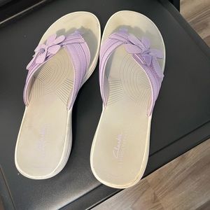 Clarks Brinkley Flora Women’s Cloudsteppers Flip-Flops in Lavender, Size 8